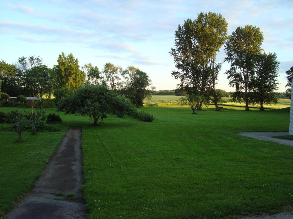 Christinas Gaestgifveri B&B Ervalla Exterior photo